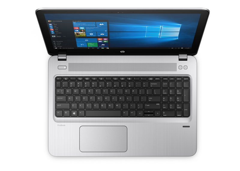 HP ProBook 470 G4 to ekran o przekątnej 17,3 cala, dwa porty USB 2.0, jeden port USB 3.0, Bluetooth 4.1, mocny procesor Core i7 siódmej generacji, 32 giga pamięci ram, 256 giga na dysku, czytnik kart pamięci, jeden port HDMI, czytnik linii papilarnych, napęd DVD, system operacyjny Windows 10, matowa matryca, pojemny akumulator i niska masa własna
