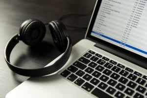 itunes-session - Tech-Blog Chociaż największe firmy produkujące komputery stacjonarne i laptopy starają się sprawiać, by ich sprzęt był maksymalnie uniwersalny, przez co będzie mógł trafiać do rąk jak najszerszej klienteli, to praktyka pokazuje jednak, że bardzo często zdarza się, iż konkretny model pasuje idealnie do danej grupy społecznej