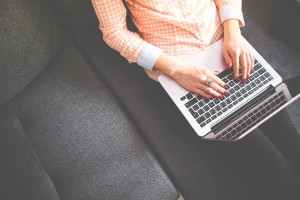 W dzisiejszych czasach niełatwo jest wybrać jakikolwiek sprzęt komputerowy, bowiem niezwykle szybki postęp technologiczny sprawia, że nawet urządzenia wyprodukowane w krótkich odstępach czasu mogą się znacznie różnić